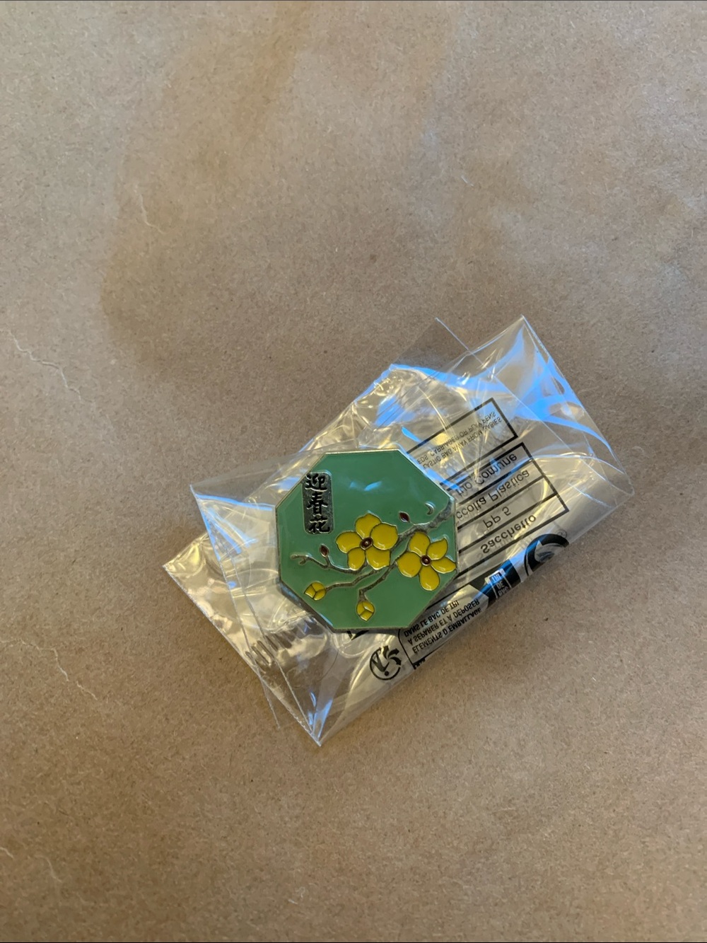 Collectibles Cute Spring Flower Pin. Brand new. Size: 1.2x1.2.
